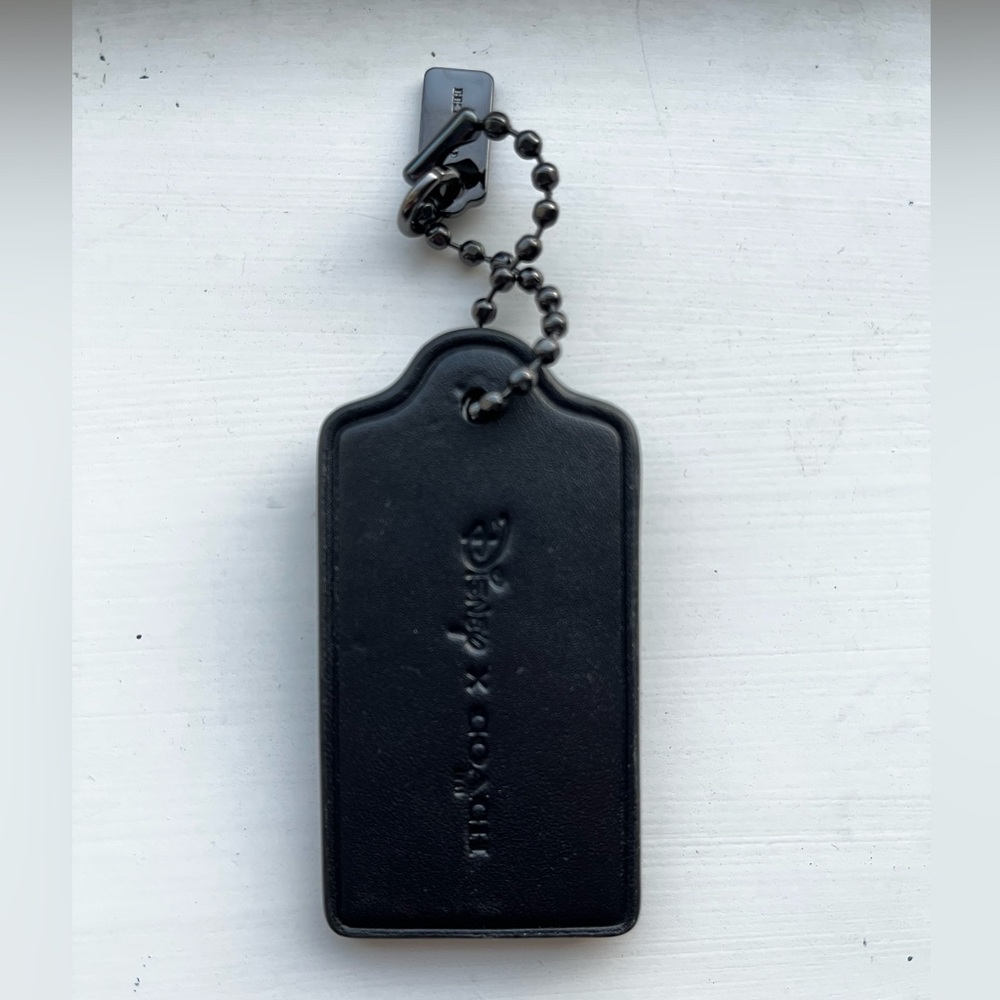 Smiling Mickey Mouse Keychain - Picture 2 of 2
